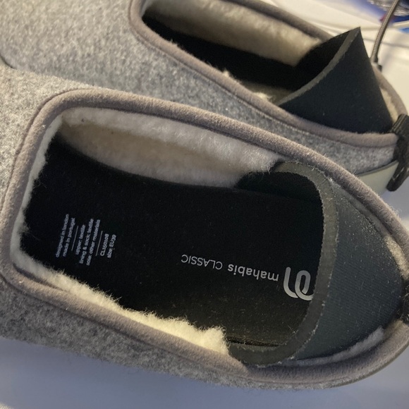 Like new Mahabis womens 8 light gray slippers - Picture 4 of 6